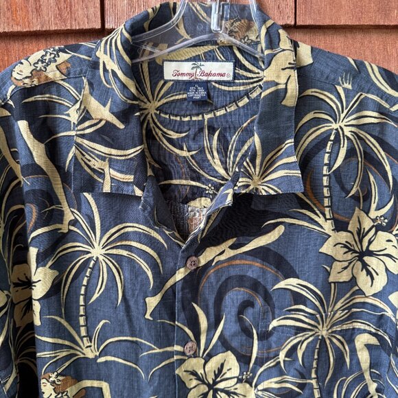VTG Tommy Bahama Hawaiian Print Short Sleeve Button Camp Shirt in Men's X-Large - Picture 2 of 11